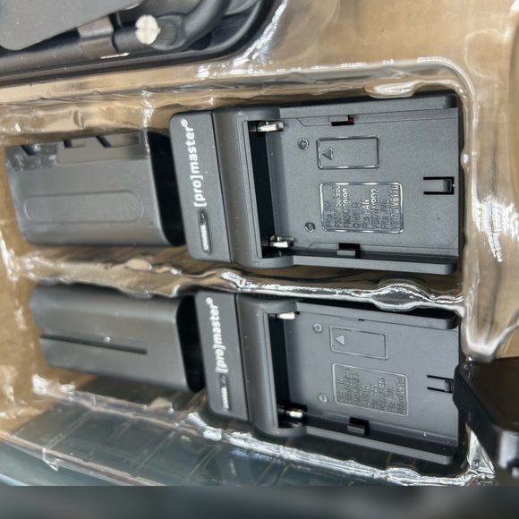 ProMaster Professional LED Light Kit - Picture 4 of 5